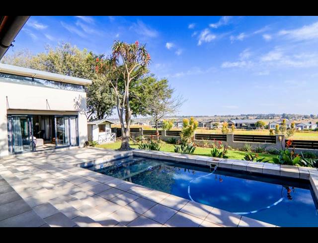 3 BEDROOM HOUSE FOR SALE IN COPPERLEAF ESTATE